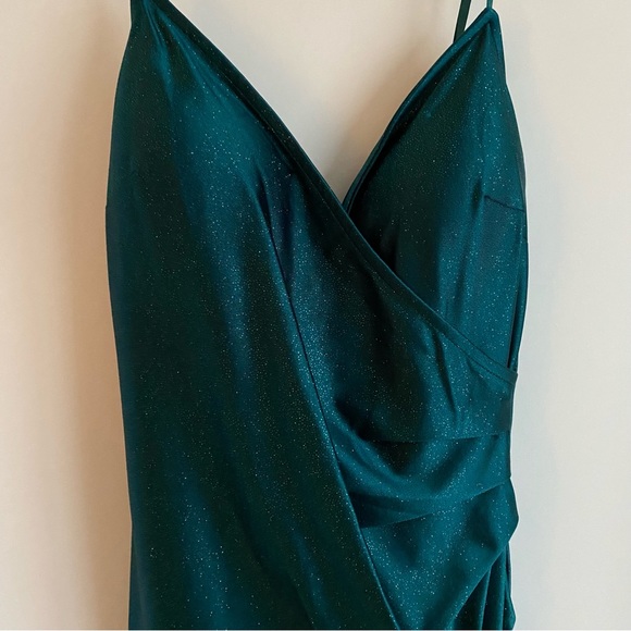 Sparkly Emerald Green Prom Foot Length Dress, Size Large - Picture 8 of 8